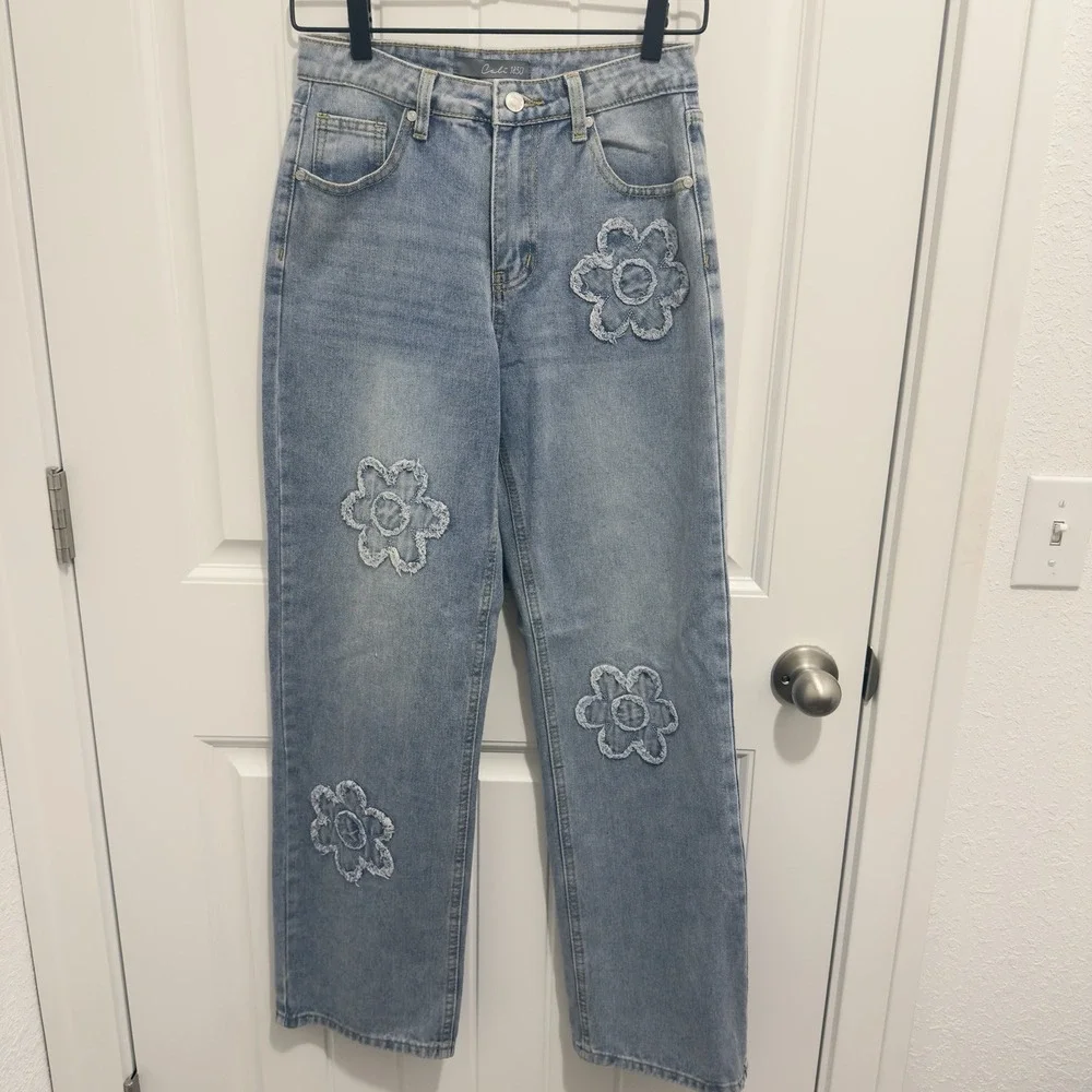Cali 1850 Women's Lightwash Denim Flower Design Size 5/27 Juniors Wide Leg